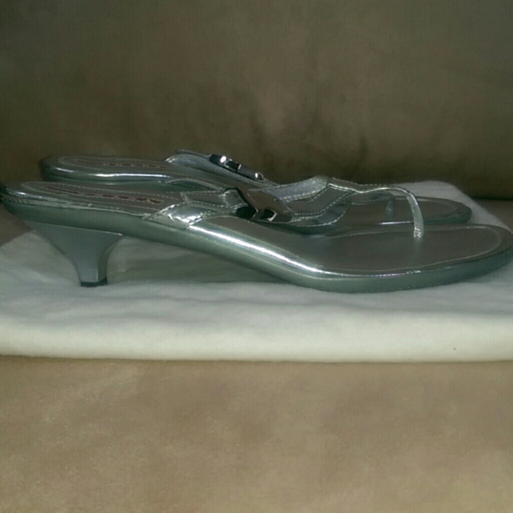 👠👠💯% Authentic Prada Sandal - Picture 2 of 3